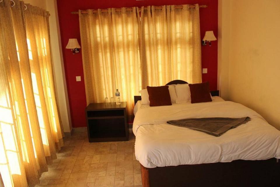 Mandala Guest House Sauraha Eksteriør billede